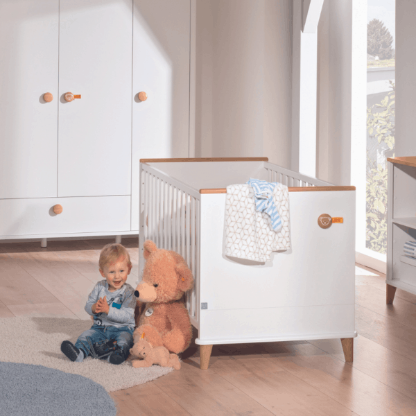 Lotte & Fynn cot bed